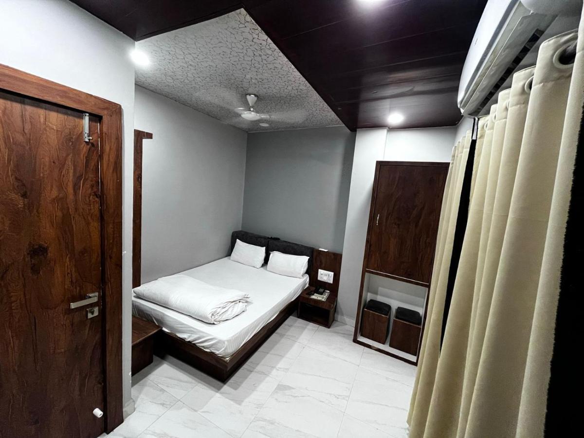 Hotel Shankar Ujjain Bagian luar foto