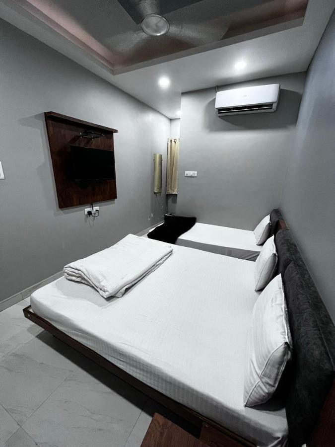 Hotel Shankar Ujjain Bagian luar foto
