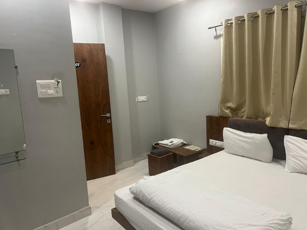 Hotel Shankar Ujjain Bagian luar foto