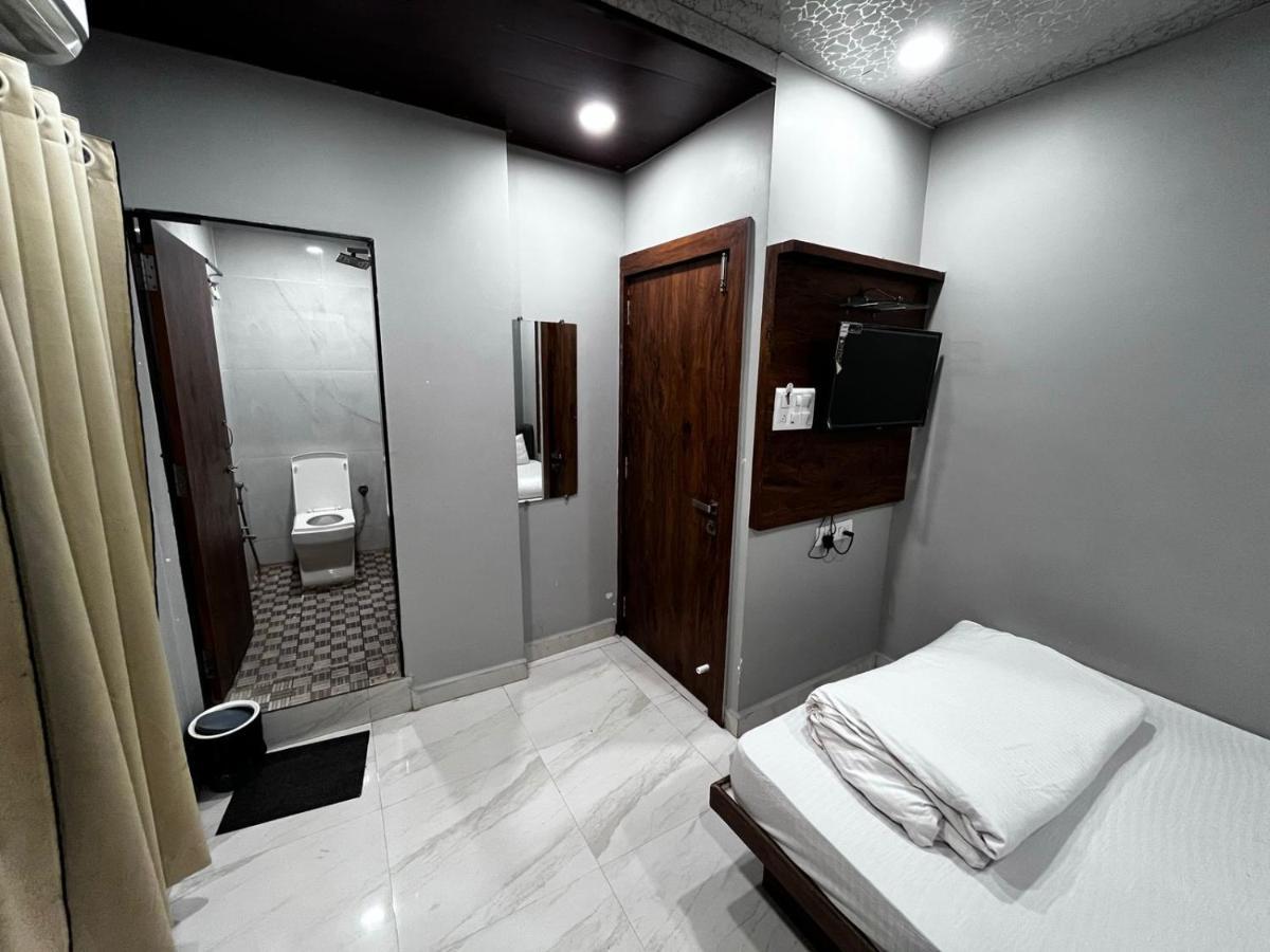 Hotel Shankar Ujjain Bagian luar foto